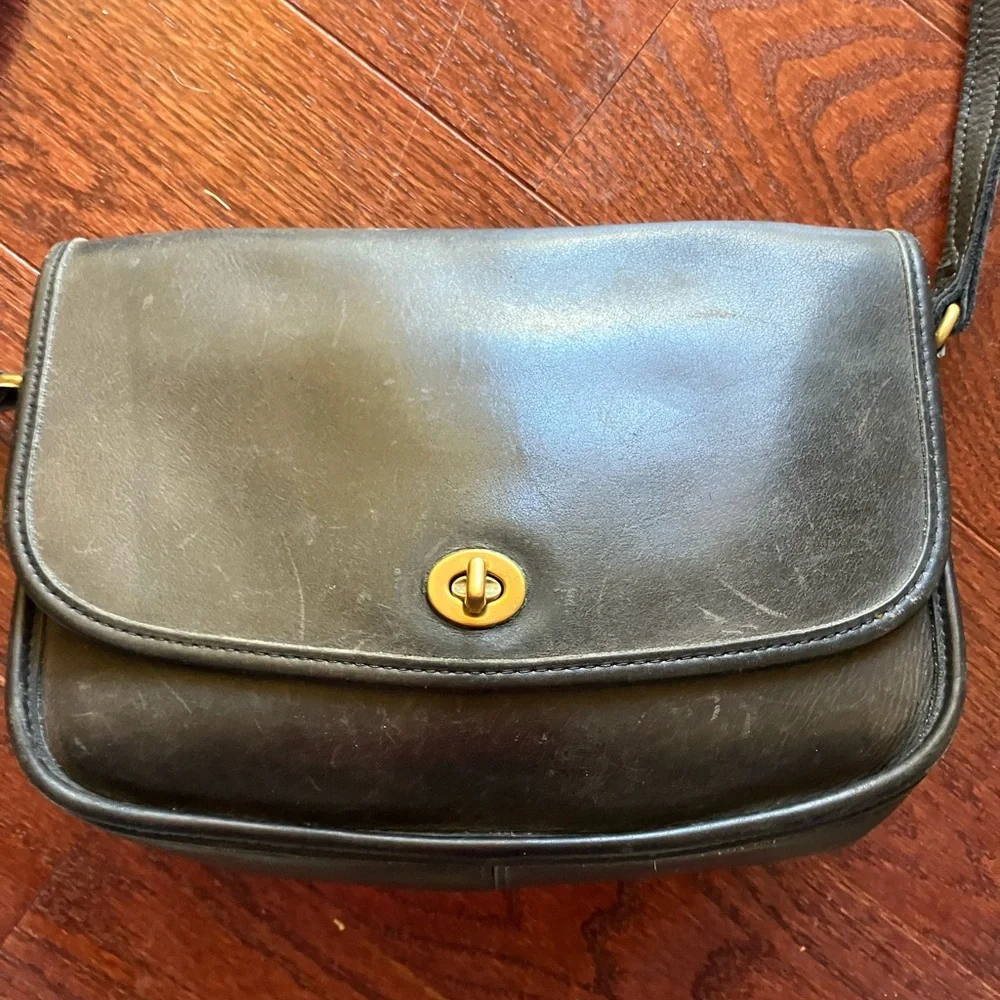Vintage Coach Black Leather Shoulder Bag